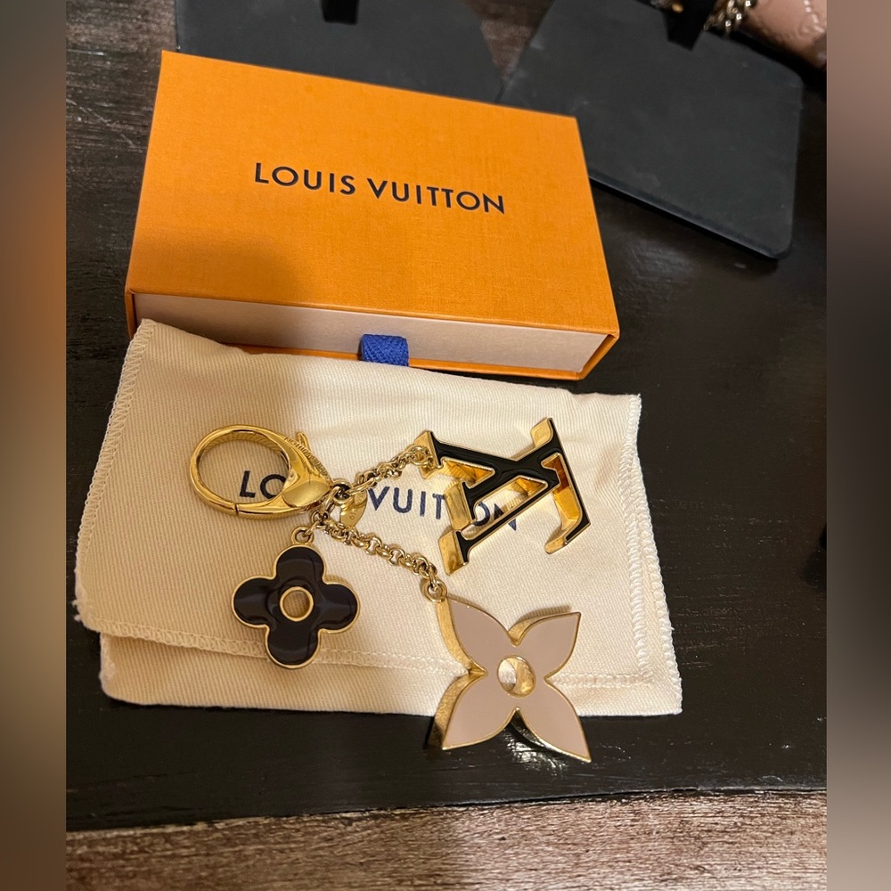 - Authentic Louis Vuitton charm, keychain. Come with box and dust bag.